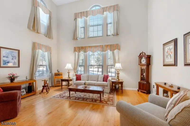 136 Crestview Ln, Mount Arlington, NJ 07856 - Image #2