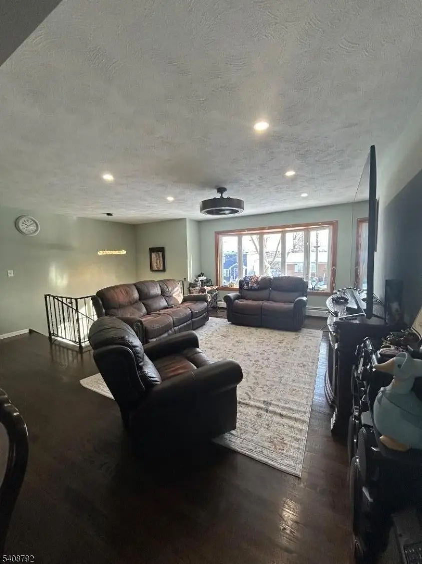 211 E 10th Ave, Roselle, NJ 07204 - Image #3