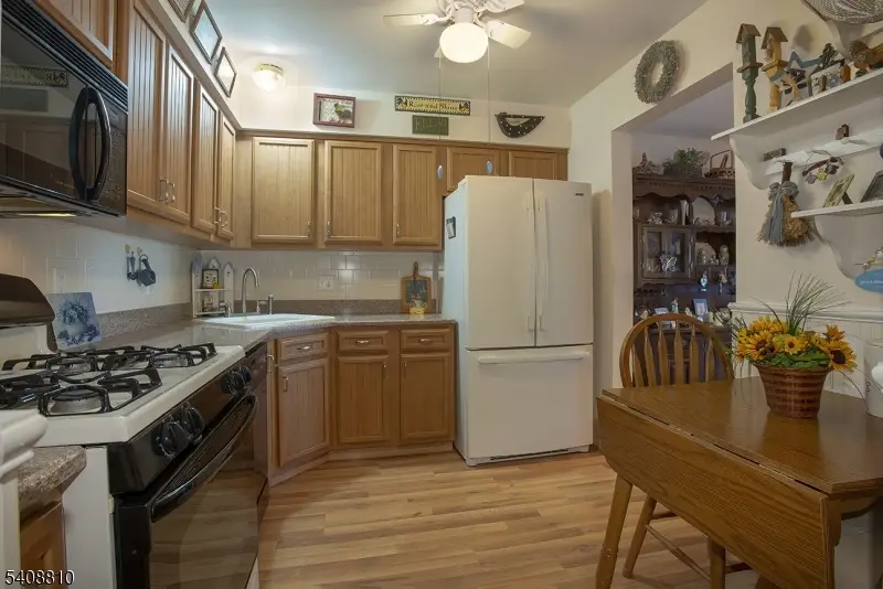 28 Peregrine Point, Hampton Township, NJ 07860 - Image #3