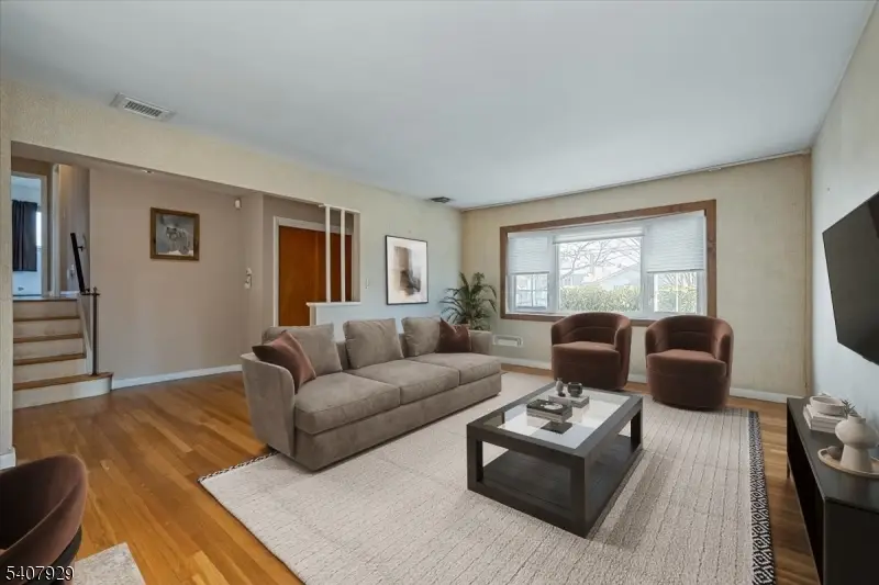 715 Bush Pl, Paramus, NJ 07652 - Image #3