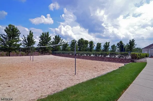 1056 Deerhaven Ter, Lopatcong Twp., NJ 08886