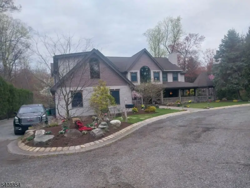 285 Chestnut Ridge Rd, Woodcliff Lake, NJ 07677 - #2