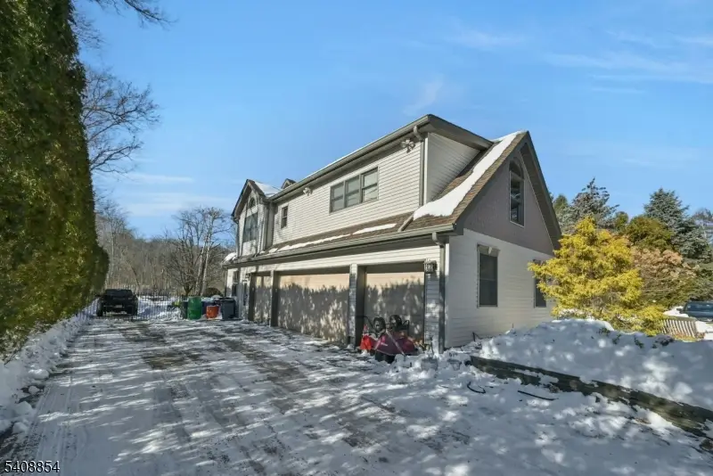 285 Chestnut Ridge Rd, Woodcliff Lake, NJ 07677 - #3