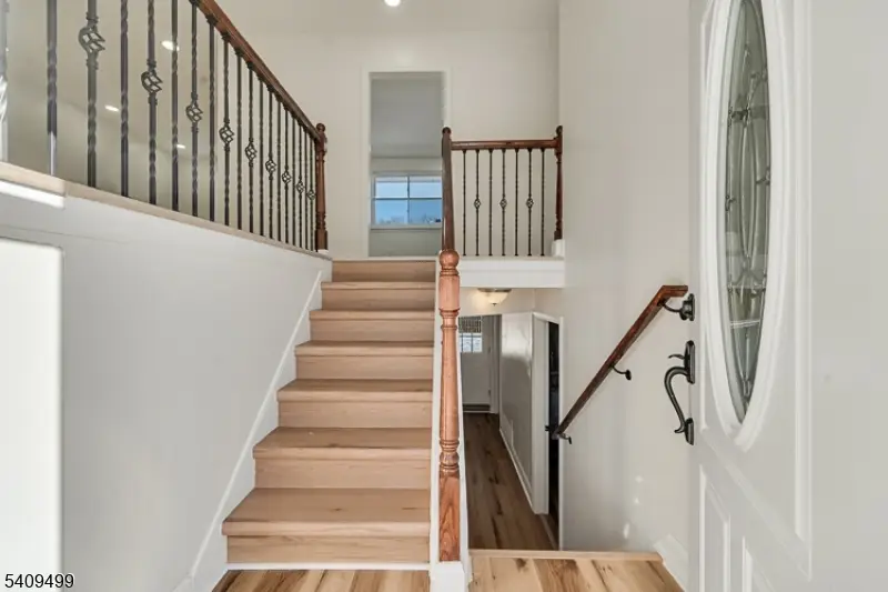 33 Sycamore Dr, Burlington Township, NJ 08016 - Image #2