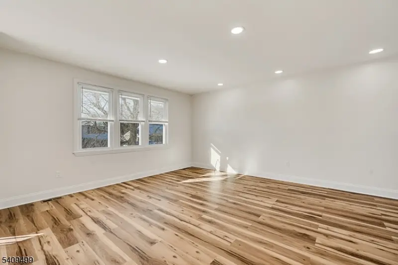 33 Sycamore Dr, Burlington Township, NJ 08016 - Image #3