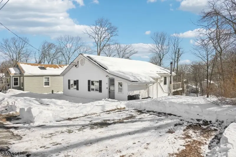 29 Roosevelt Trl, Hopatcong, NJ 07843 - Image #3