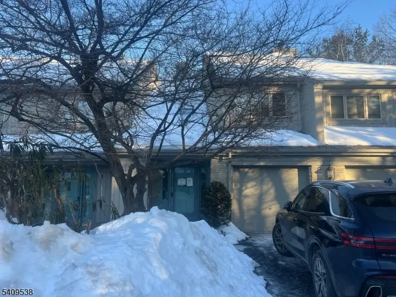 599 Apache Ct, Mahwah, NJ 07430 - Image #1