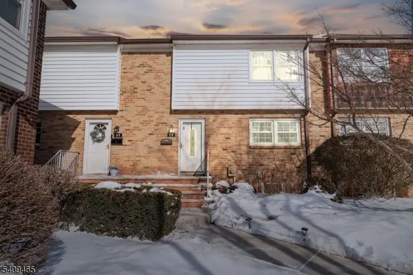 8 Cardinal Ln Apt 2, Hillsborough Twp., NJ 08844