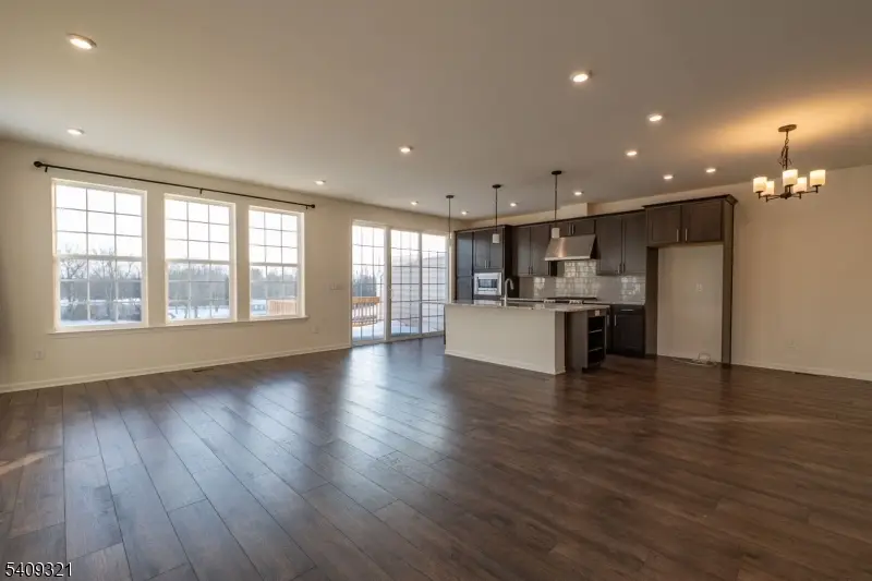 601 Charleston Dr, Monroe Township, NJ 08831 - Image #3