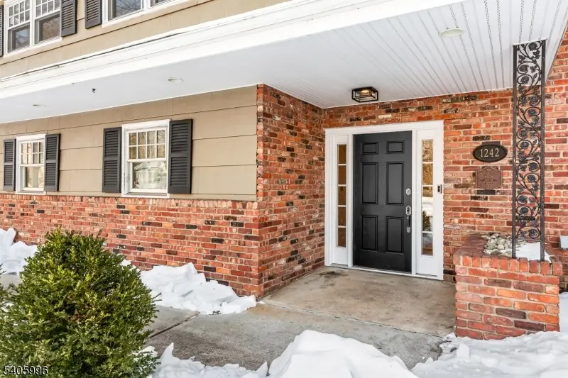 1242 Sunnyfield Ln, Scotch Plains, NJ 07076 - Image #3