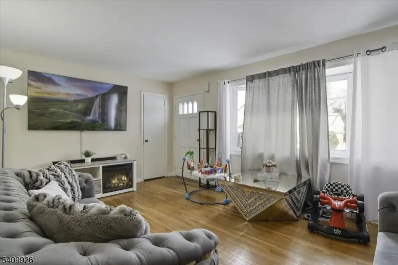 33 Daka Ct, Bloomfield, NJ 07003 - Image #2