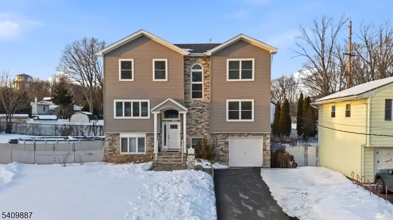 18 Boyd Ter, Kenilworth, NJ 07033 - #1