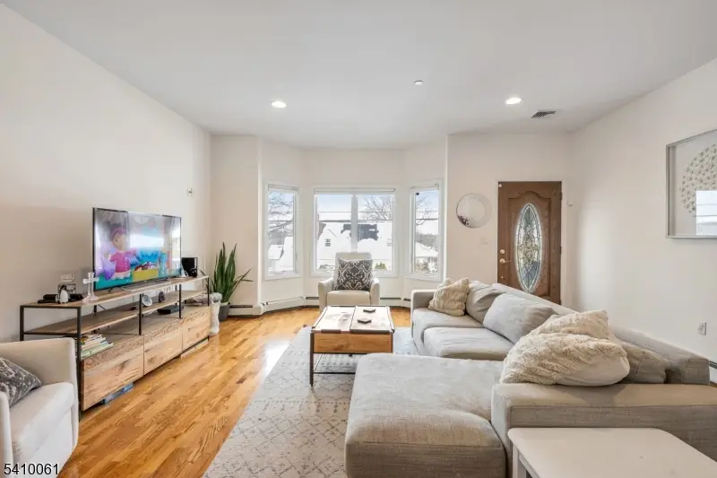 682 Greeley Ave #A, Fairview, NJ 07022 - #3