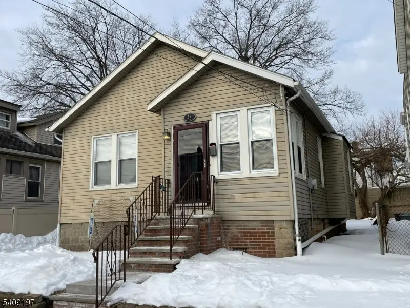 25 Bayview Ave, Newark, NJ 07112 - Image #1