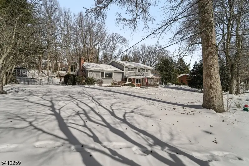 6 Browning Ct, Roseland, NJ 07068 - #2