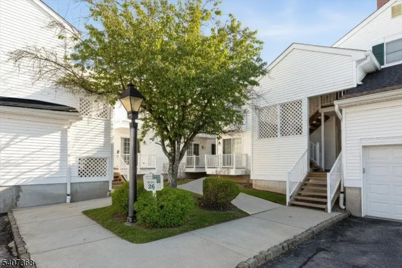 62 Smithfield Ct, Bernards, NJ 07920 - Image #2