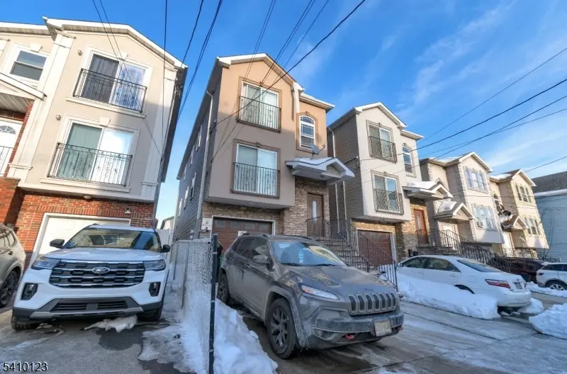 327 S Park St, Elizabethport, NJ 07206 - #3