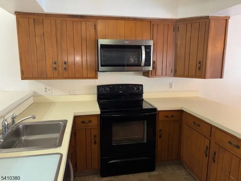 109 Goldfinch Dr, Allamuchy Township, NJ 07840 - #3