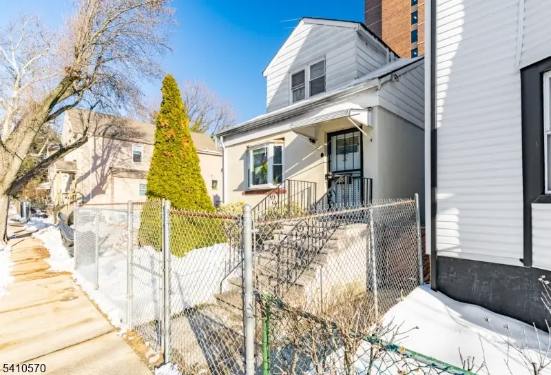 52 Oak Ave, Irvington, NJ 07111 - Image #1