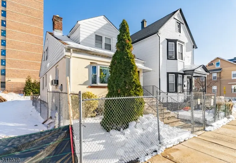 52 Oak Ave, Irvington, NJ 07111 - Image #3