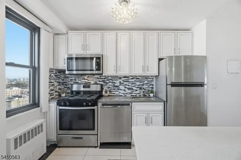 201 St. Pauls Ave #15P, Jersey City, NJ 07306 - Image #2