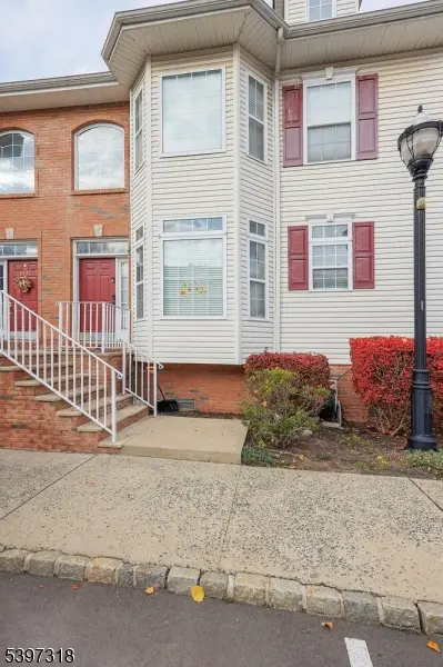 1427 Barnhardt Ln, Rahway, NJ 07065 - #2