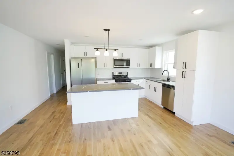 728 Seaport Dr, Elizabeth, NJ 07201 - #3