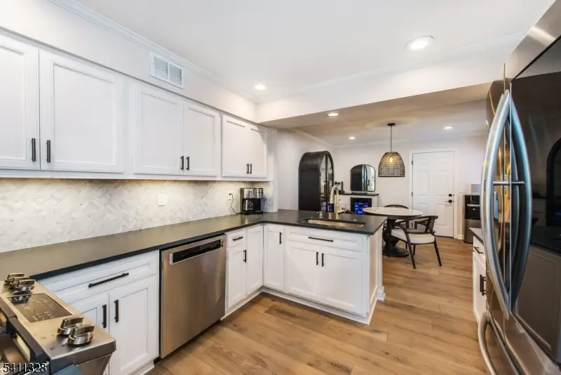 80 N Edgewood Rd, The Hills, NJ 07921 - #3