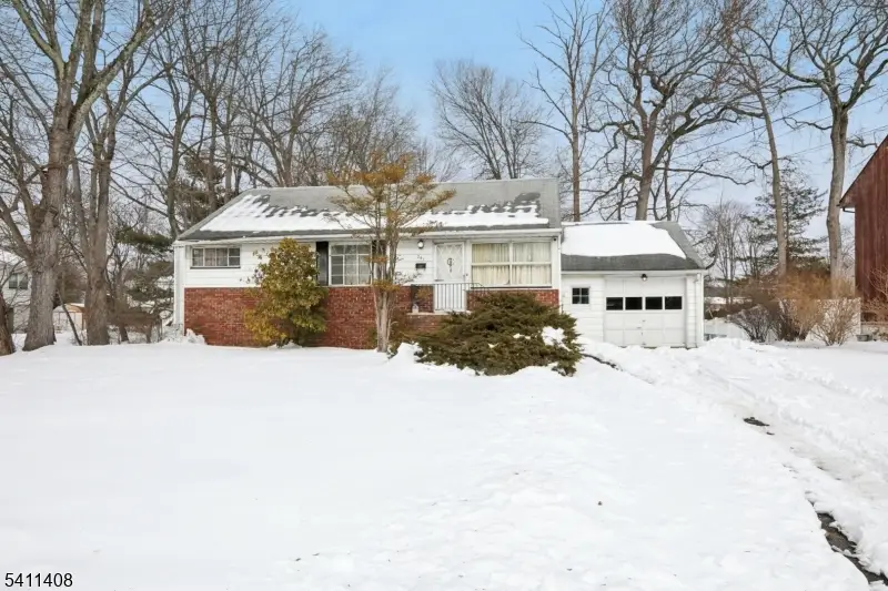 261 Idaho St, Paramus, NJ 07652 - #1