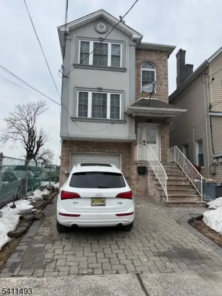 949 Olive St, Elizabeth City, NJ 07201