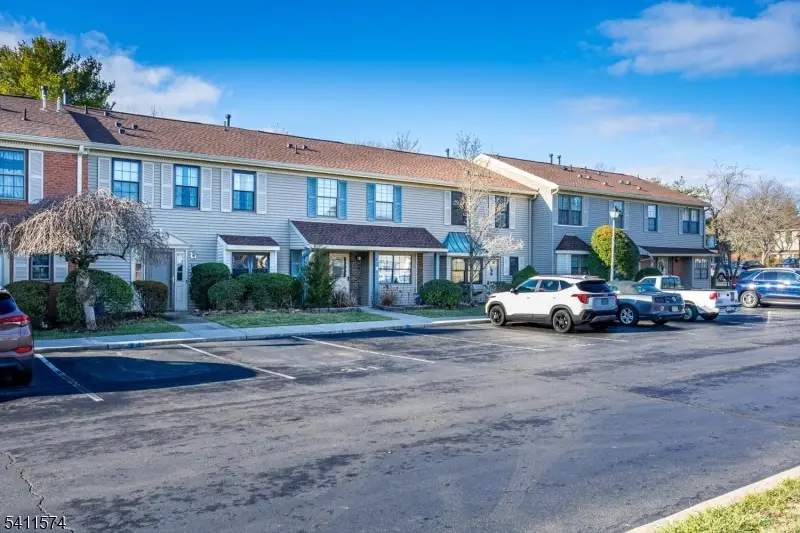 46 Carlisle Ct, Franklin, NJ 08873 - #2