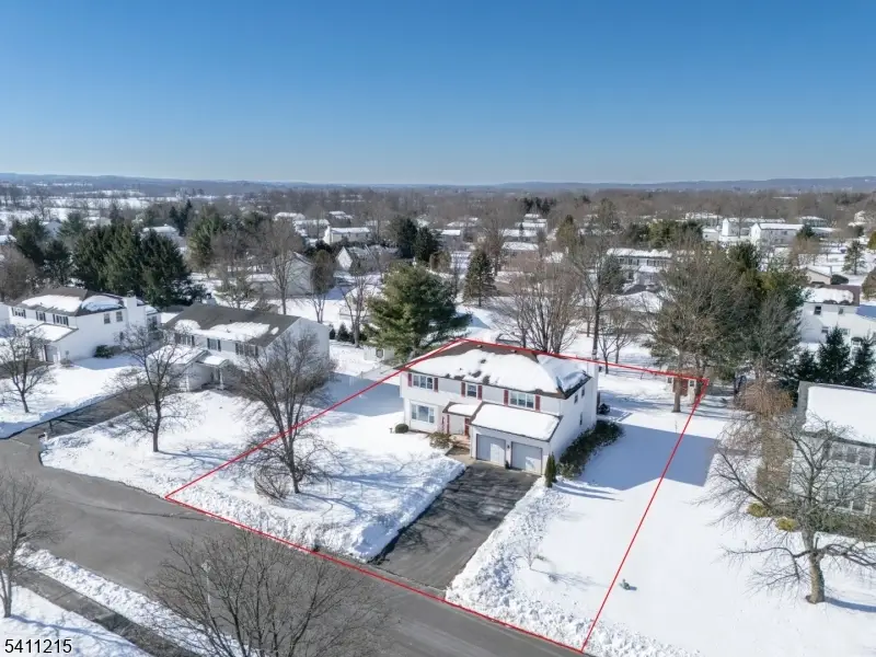 16 Aberdeen Cir, Raritan, NJ 08822 - #2