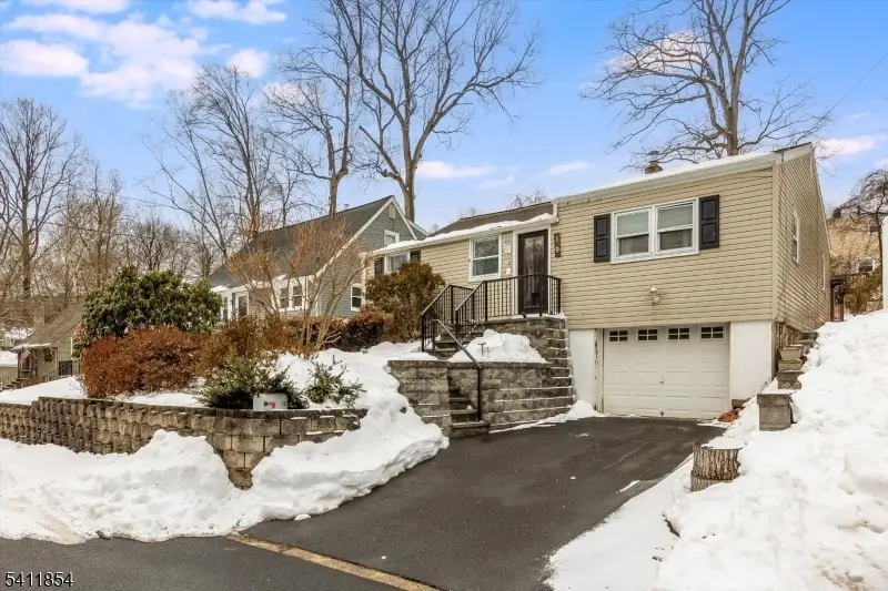 19 Pinecrest Ter, Wayne, NJ 07470 - #1