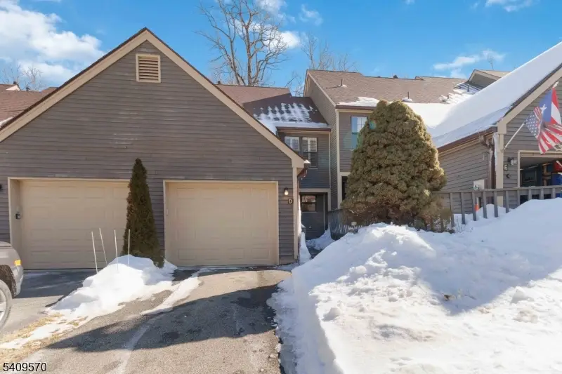 16 Quincy Ln, West Milford, NJ 07480 - #3