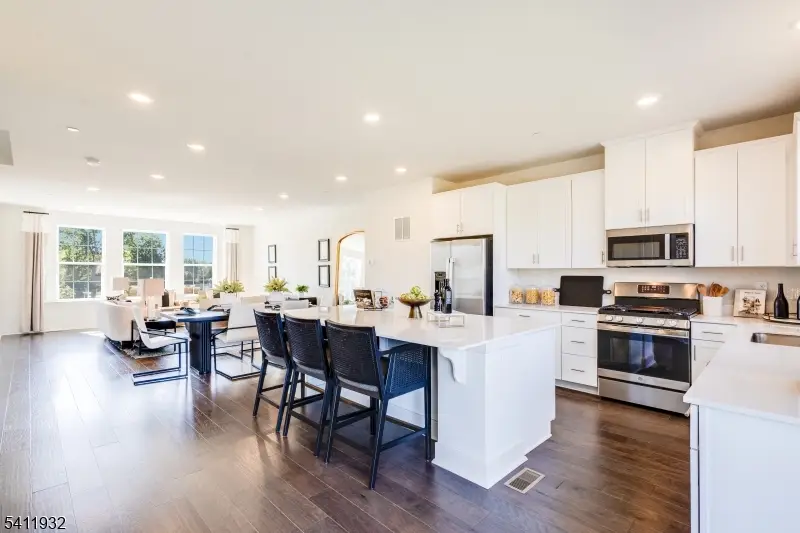 81 Eastwood Ter #81, East Hanover, NJ 07936 - #2