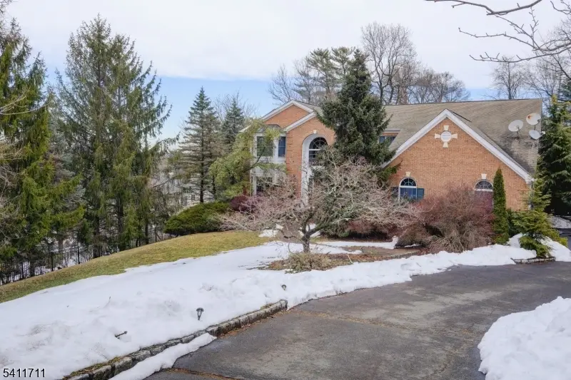 18 Tree Top Ln, Chatham, NJ 07928 - #2