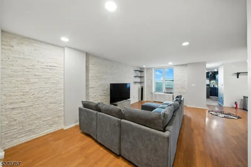 50 Glenwood Ave #702, Jersey City, NJ 07306 - #1