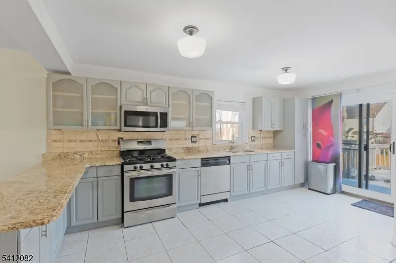 365 Rockledge Pl, Teaneck, NJ 07666 - #3