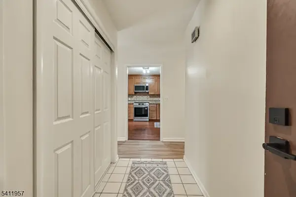 127 Oakmont Ct, Edison Twp., NJ 08820