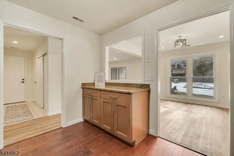 127 Oakmont Ct, Edison, NJ 08820 - #3