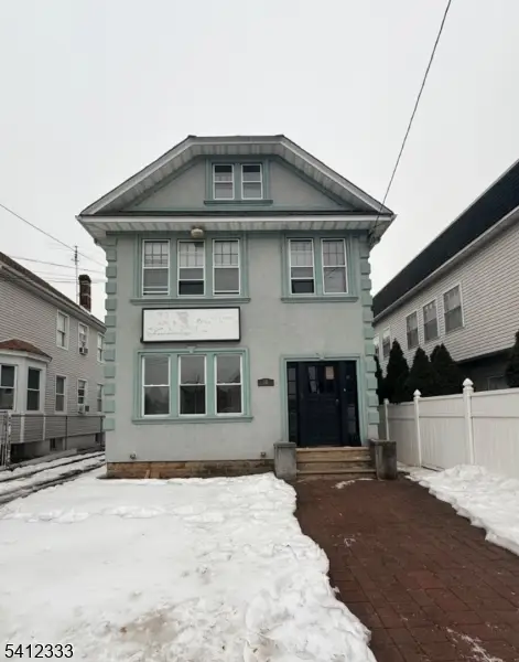 18 Hussa St, Linden City, NJ 07036