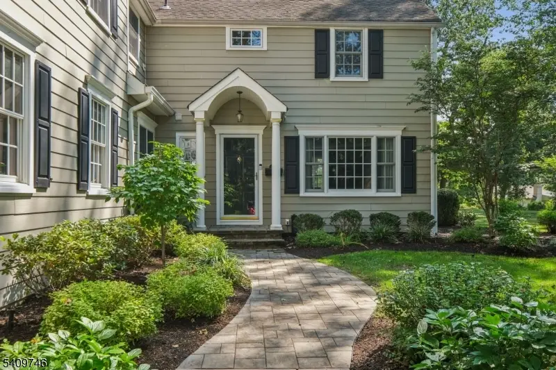 61 Oakwood Dr, New Providence, NJ 07974 - #3