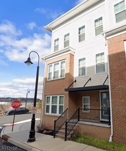 2 Bond St, North Brunswick, NJ 08902 - #1