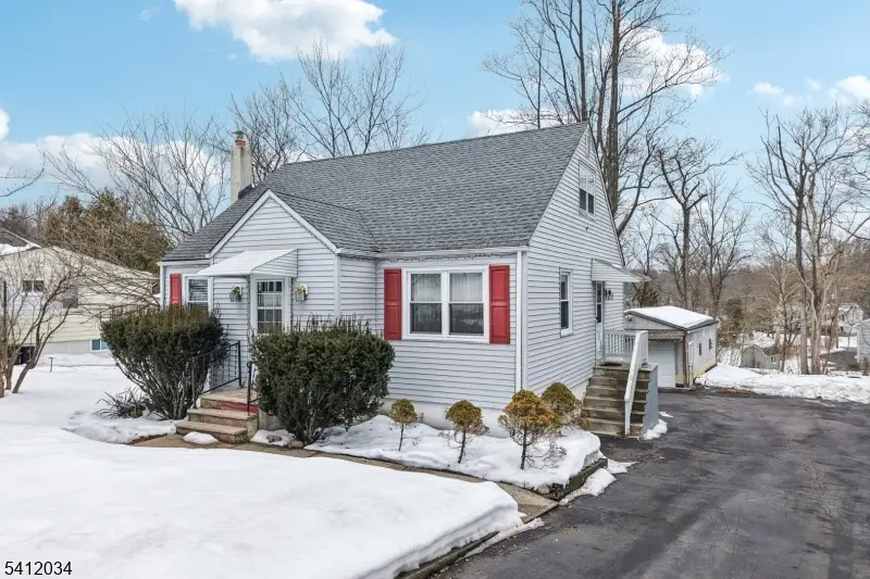 86 Kakeout Rd, Butler, NJ 07405 - #2