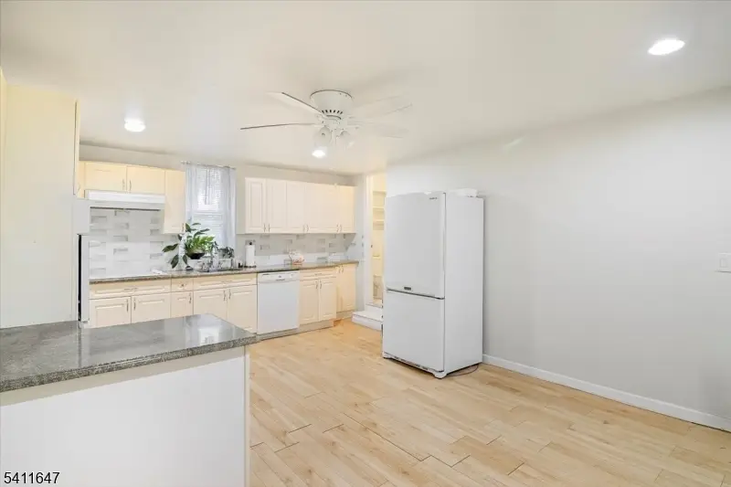 476 Harrison St, Nutley, NJ 07110 - #3