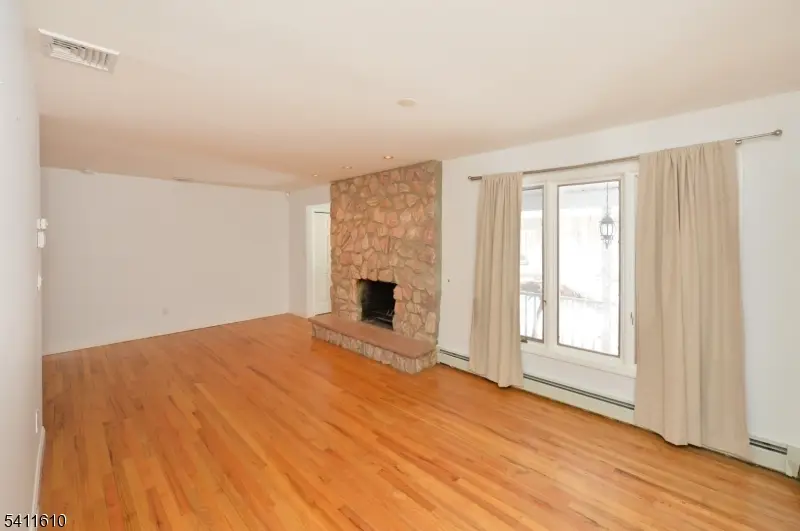 14 Little Ln, Lower Berkshire Valley, NJ 07885 - #3