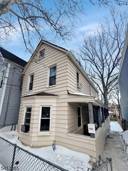 82 Palm St, Newark City, NJ 07106