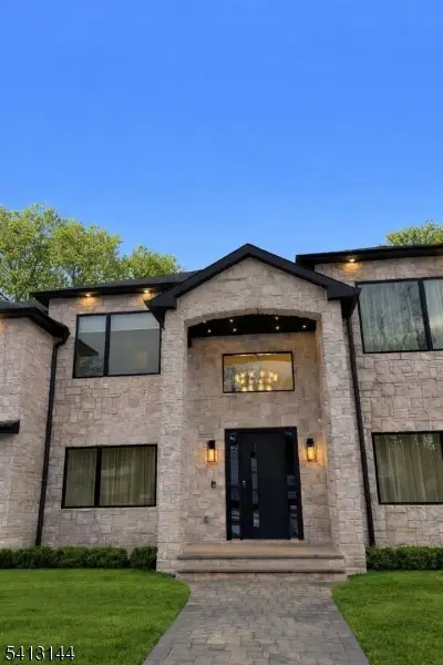 39 Billingsley Dr, Livingston Twp., NJ 07039