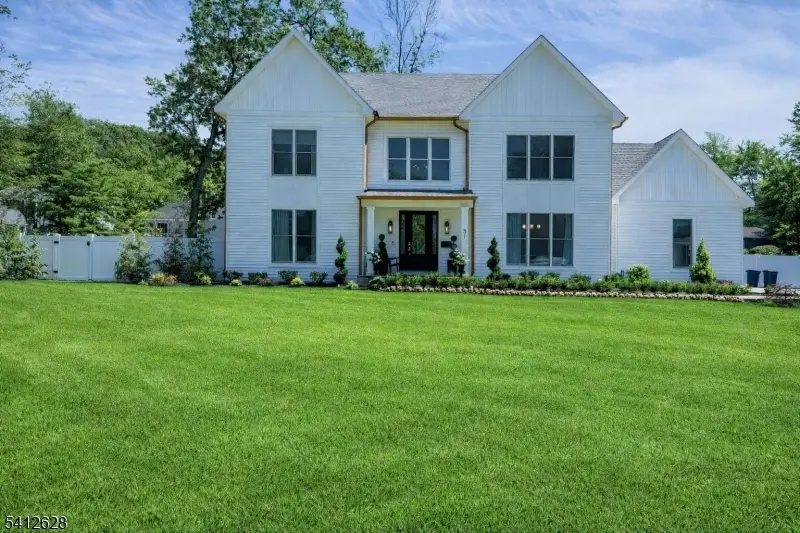 31 North Dr, Livingston, NJ 07039 - #3