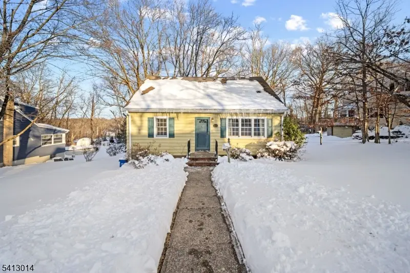 212 Spruce St, Midland Park, NJ 07432 - #1